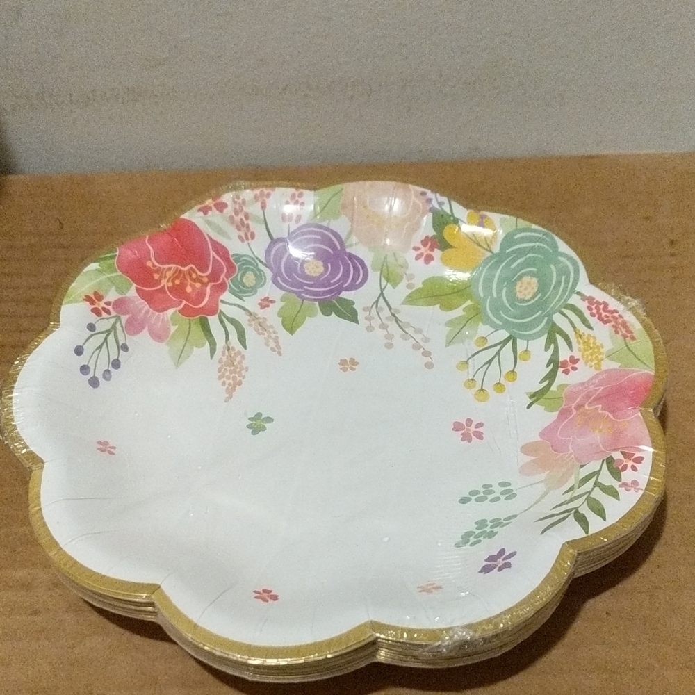 Floral Scalloped Edge 16 Paper Small Cake Plates 7"